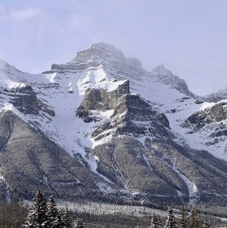 Nouveau 7Bd Mountain Home + piscine extérieure chauffée et bain à remous | Marcher au centre-ville de Canmore in Canmore, Parc national du Banff