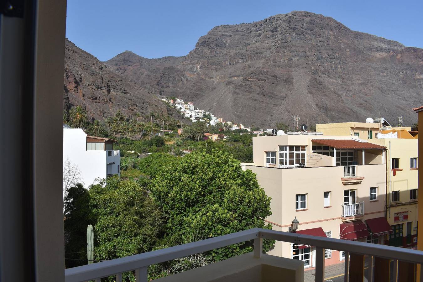 Entire holiday apartment, Charming Holiday Apartment in Playa De La Calera with Beautiful Balcony and Great Views in La Playa (Canary Islands), Valle Gran Rey