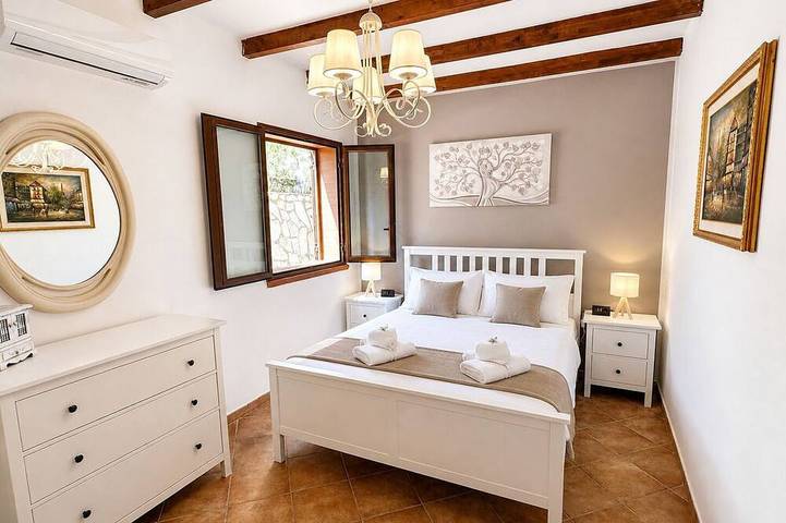 Villa Belvedere di Altavilla with Pool and Near The Sea in Altavilla Milicia, Palermo Province