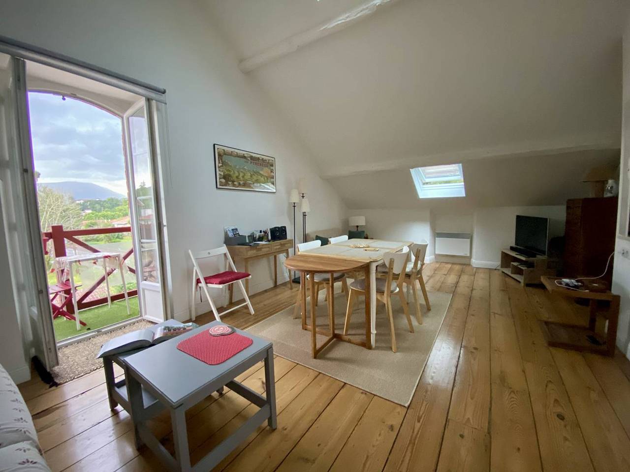 Appartement entier, Cambo: Appartement charmant, 2 pers, parking, wifi in Cambo-les-Bains, Région de Bayonne