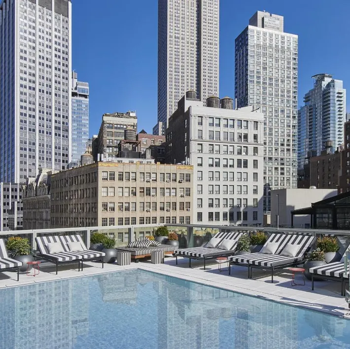 Hotel para 2 personas, con jardín además de sauna y piscina - 1