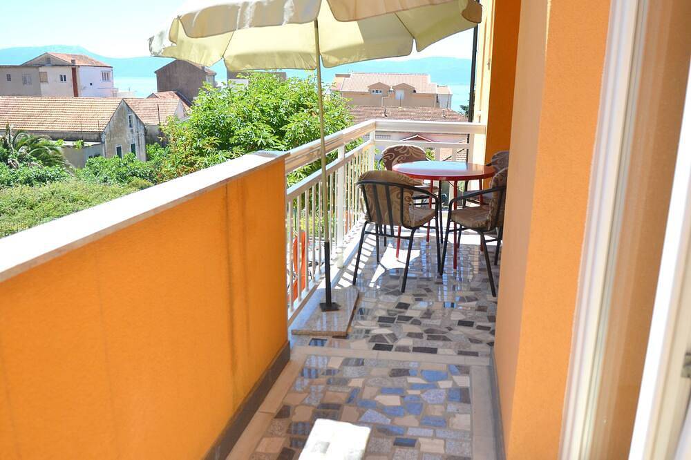 Ganze Wohnung, 2-Zimmer-Ferienwohnung mit Balkon und Meerblick Gradac, Makarska in Gradac, Makarska Riviera