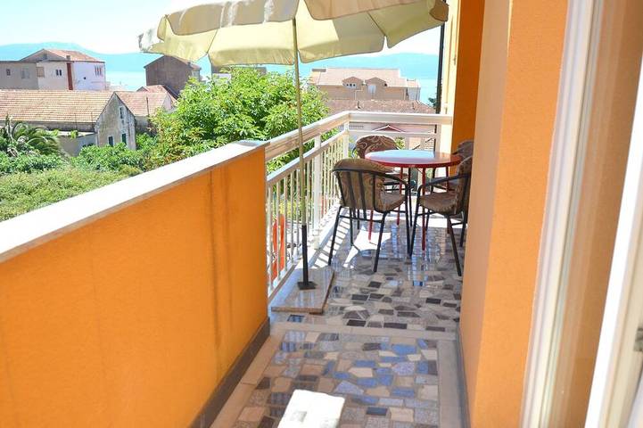 Ganze Wohnung, 2-Zimmer-Ferienwohnung mit Balkon und Meerblick Gradac, Makarska in Gradac, Makarska Riviera