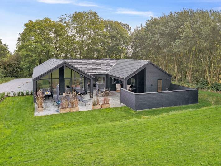 Ferienhaus für 16 Personen, mit Whirlpool und Terrasse sowie Pool und Sauna in Mommark