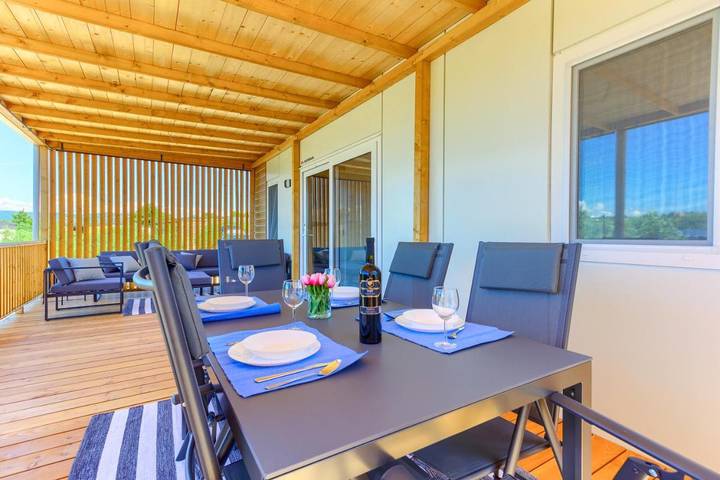 Camping pour 6 personnes, avec terrasse, animaux acceptés à Tisno - 2