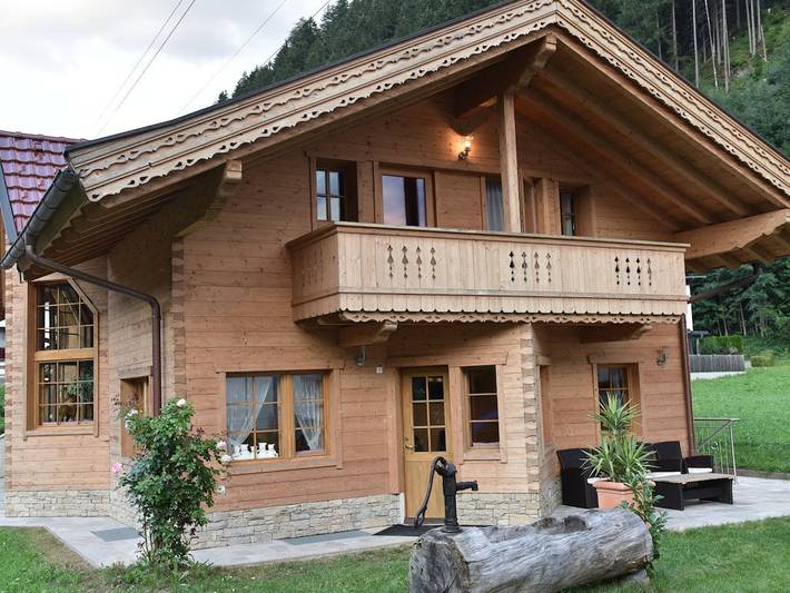 Ferienhaus für 13 Personen, mit Balkon und Terrasse sowie Garten und Sauna in Hainzenberg