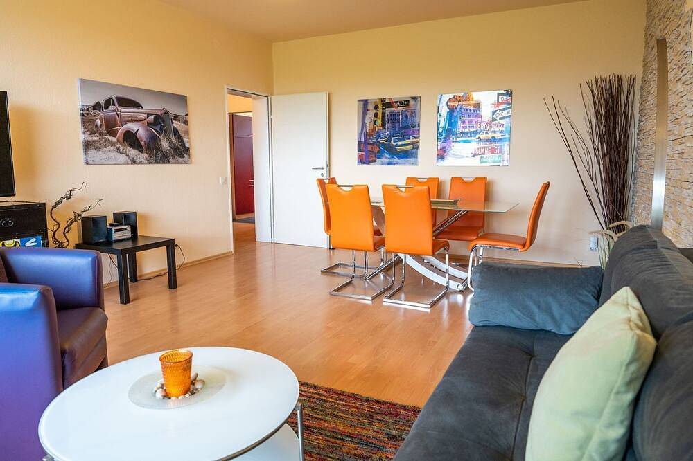 Ganze Wohnung, Große Fewo (ca. 75 m²), ruhig, citynah, Süd-Balkon, kostenfreie Parkplätze, Wifi in Niestetal, Hessisches Bergland