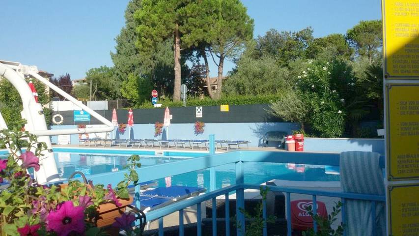 Camping per 2 persone, con Terrazza e Giardino nonché Piscina per bambini e Piscina a Moniga del Garda