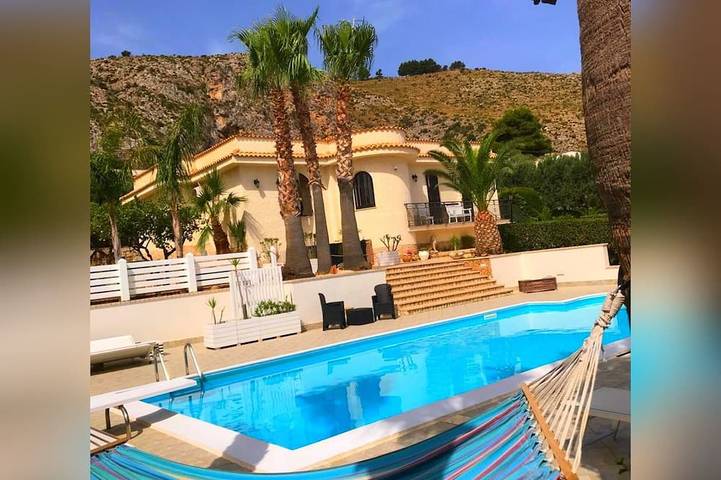 Villa pour 4 personnes, avec jardin et balcon dans Tonnara di Bonagia