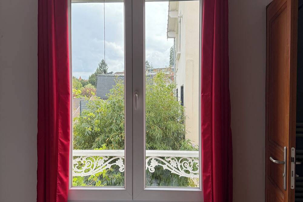 Ganze Wohnung, Cosy 1-Bedroom Apartment, 20 Min from Paris & Versailles, Not Overlooked in Suresnes, Hauts-de-Seine