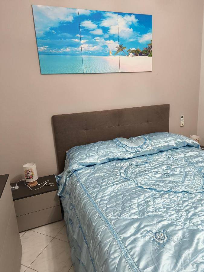 Casa vacanza per 5 persone, con balcone e piscina nonché panorama, adatto a famiglie con bambini a Catania
