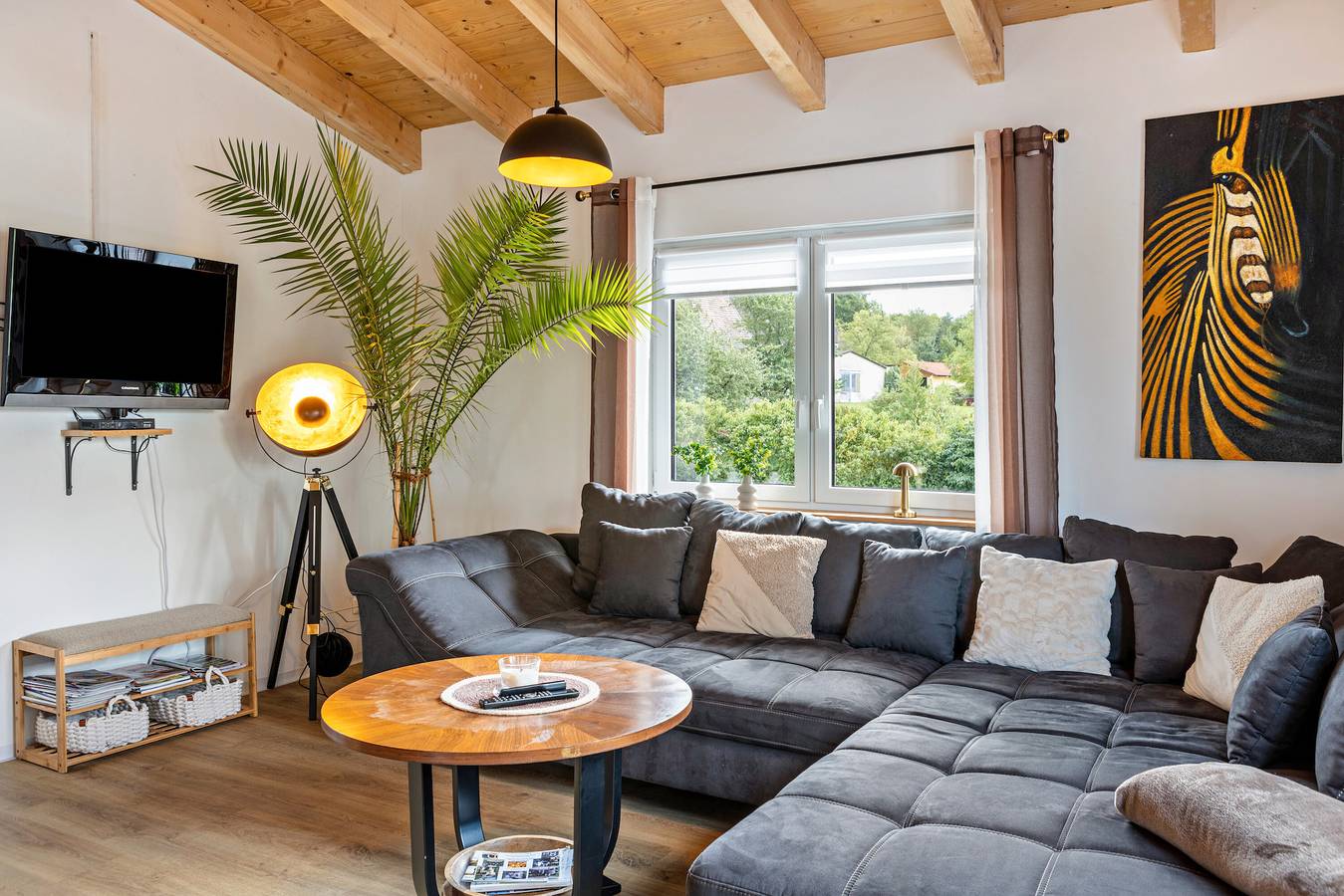 Ολόκληρο το διαμέρισμα, Apartment 'Im Garten Gottes' with Lake View, Wi-Fi and Air Conditioning in Lichtenfels (Bavaria), Oberes Maintal - Coburger Land