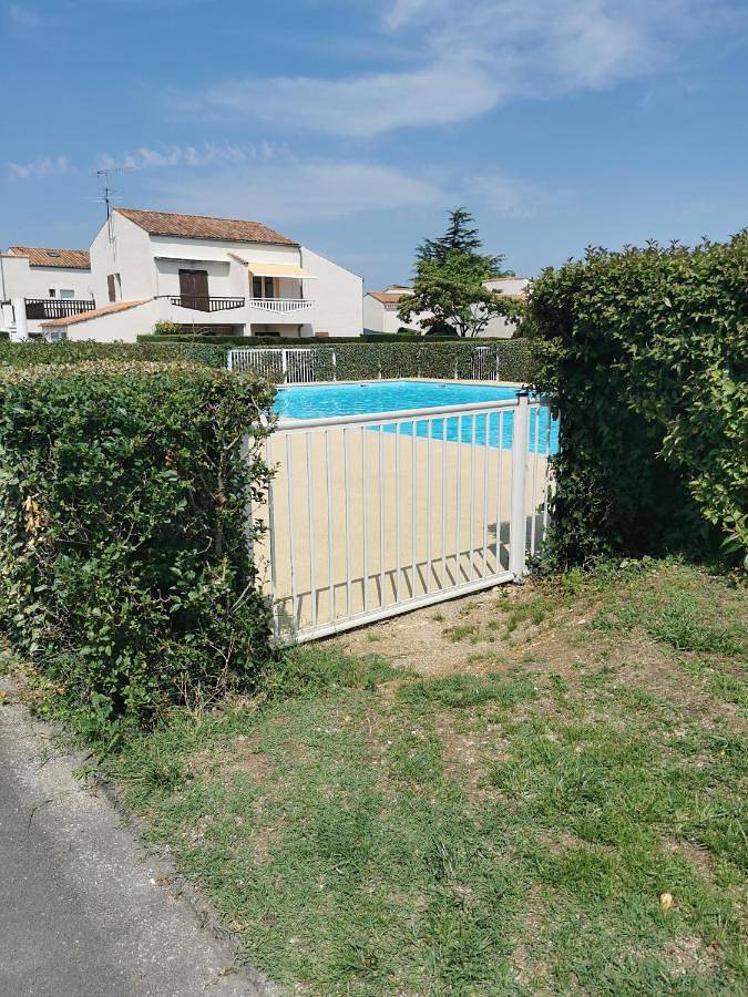 Gîte pour 6 personnes, avec terrasse et piscine dans Courlay Sur Mer - 4