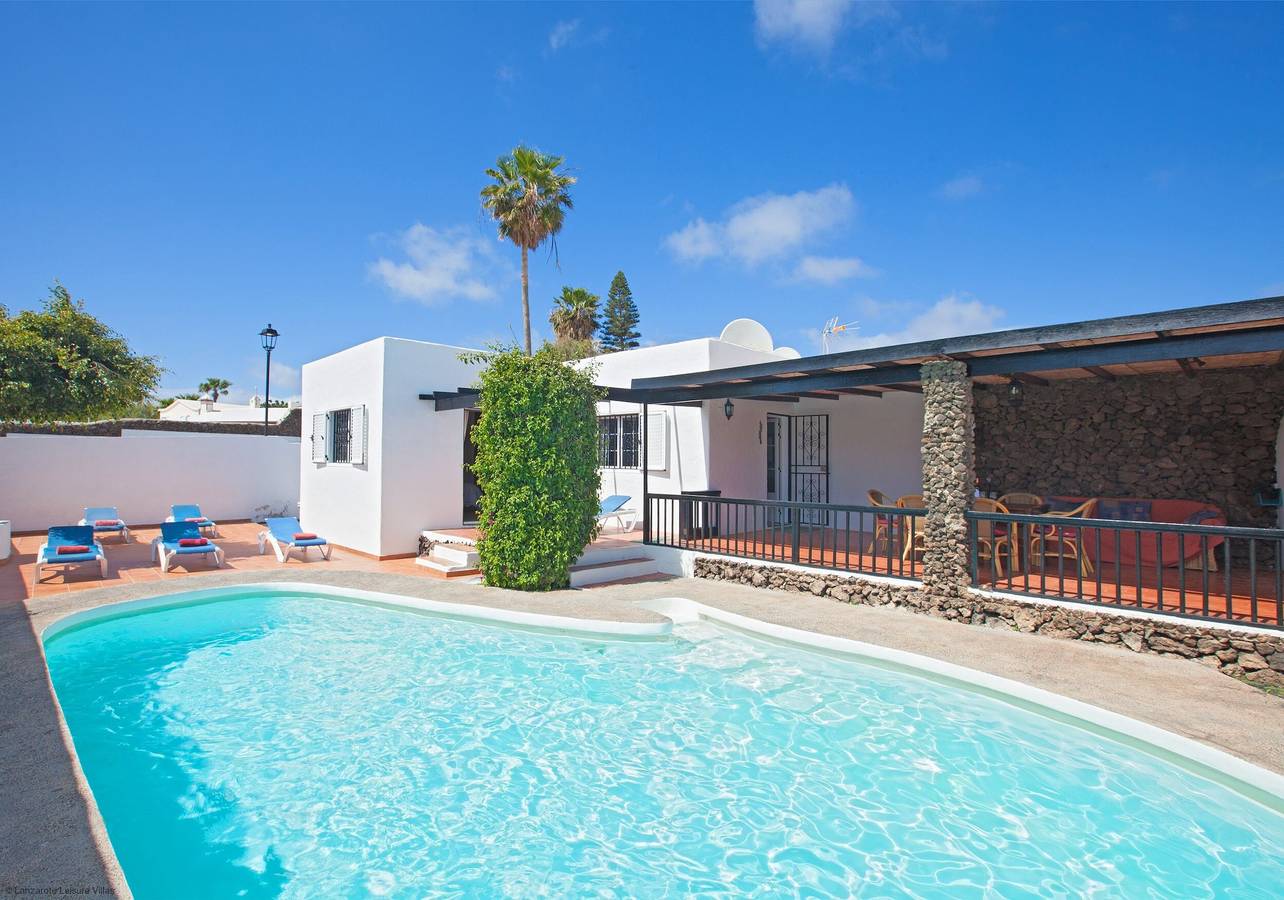Villa Casa Gegore with Pool, Garden, Terraces & Wi-Fi in Puerto del Carmen, Tías