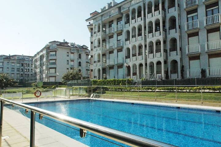 Ferienwohnung für 4 Personen, mit Balkon und Pool - 1