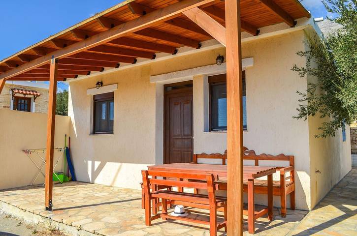 Location de vacances pour 5 personnes, avec jardin et piscine, animaux acceptés dans Triopetra