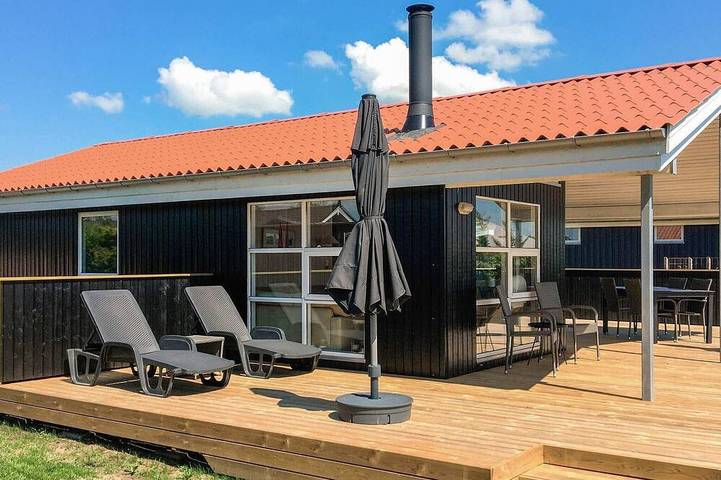 Feriehus for 6 personer, med terrasse - 1