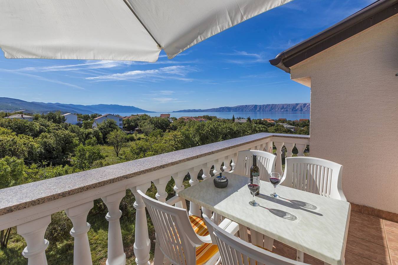 Ganze Wohnung, Idyllisches Apartment nur 470 Meter zum Strand mit Meerblick, Babybett - Hunde willkommen in Povile, Primorje-Gorski Kotar