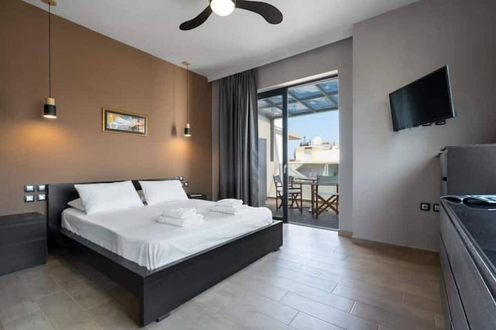 Villa Cicada Chania, Beachside Villa, Car included With Seaview 🚗🌊 in Agia Marina, Chaniaregionen