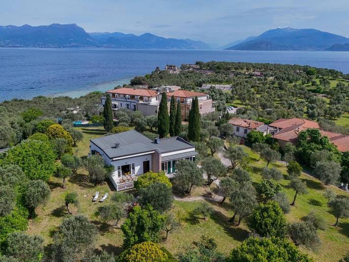 Villa per 7 persone, con Balcone e Terrazza nonché Giardino e Vista lago a Sirmione