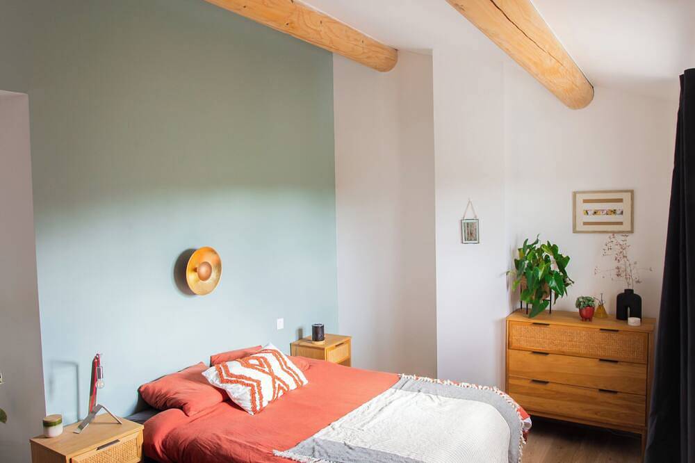 House with large garden, 5 mn from Isle sur la Sorgue, in Saumane-de-Vaucluse, Vaucluse