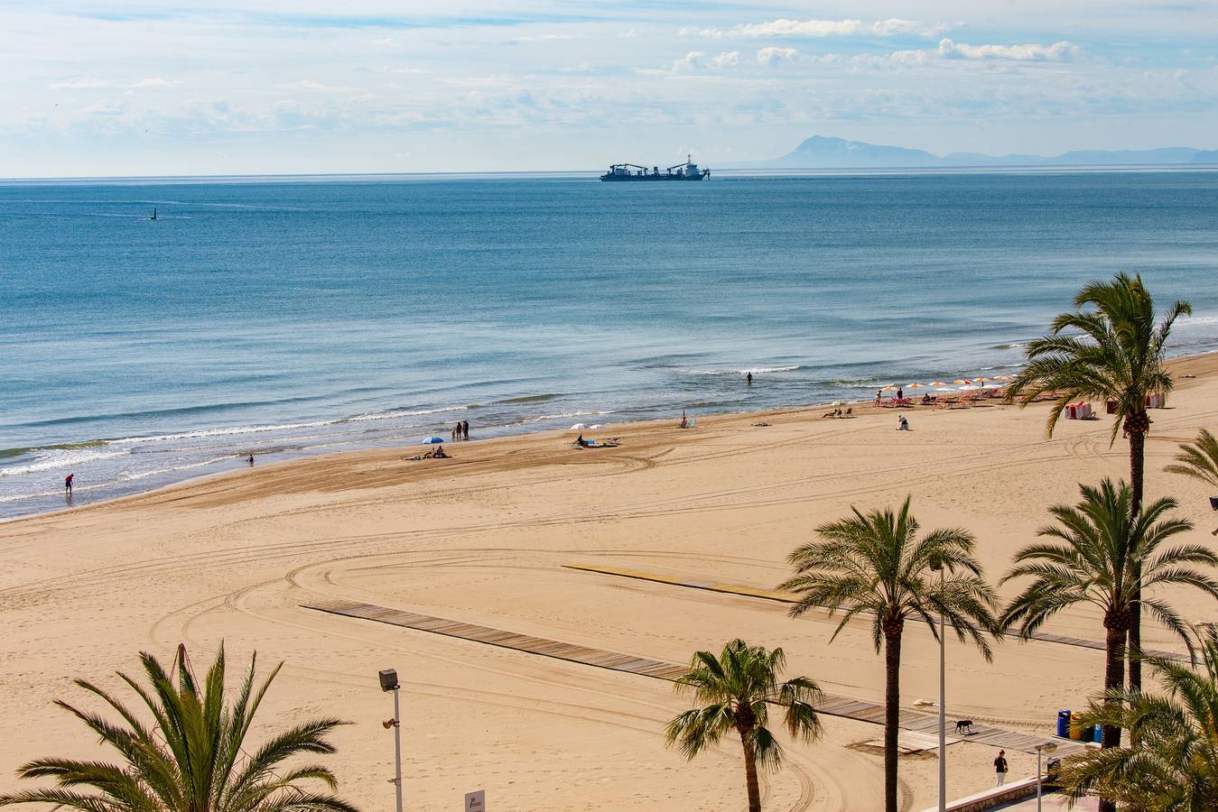 Entire apartment, Holiday apartment for 5 people with ocean view in Cullera, Costa de Valencia