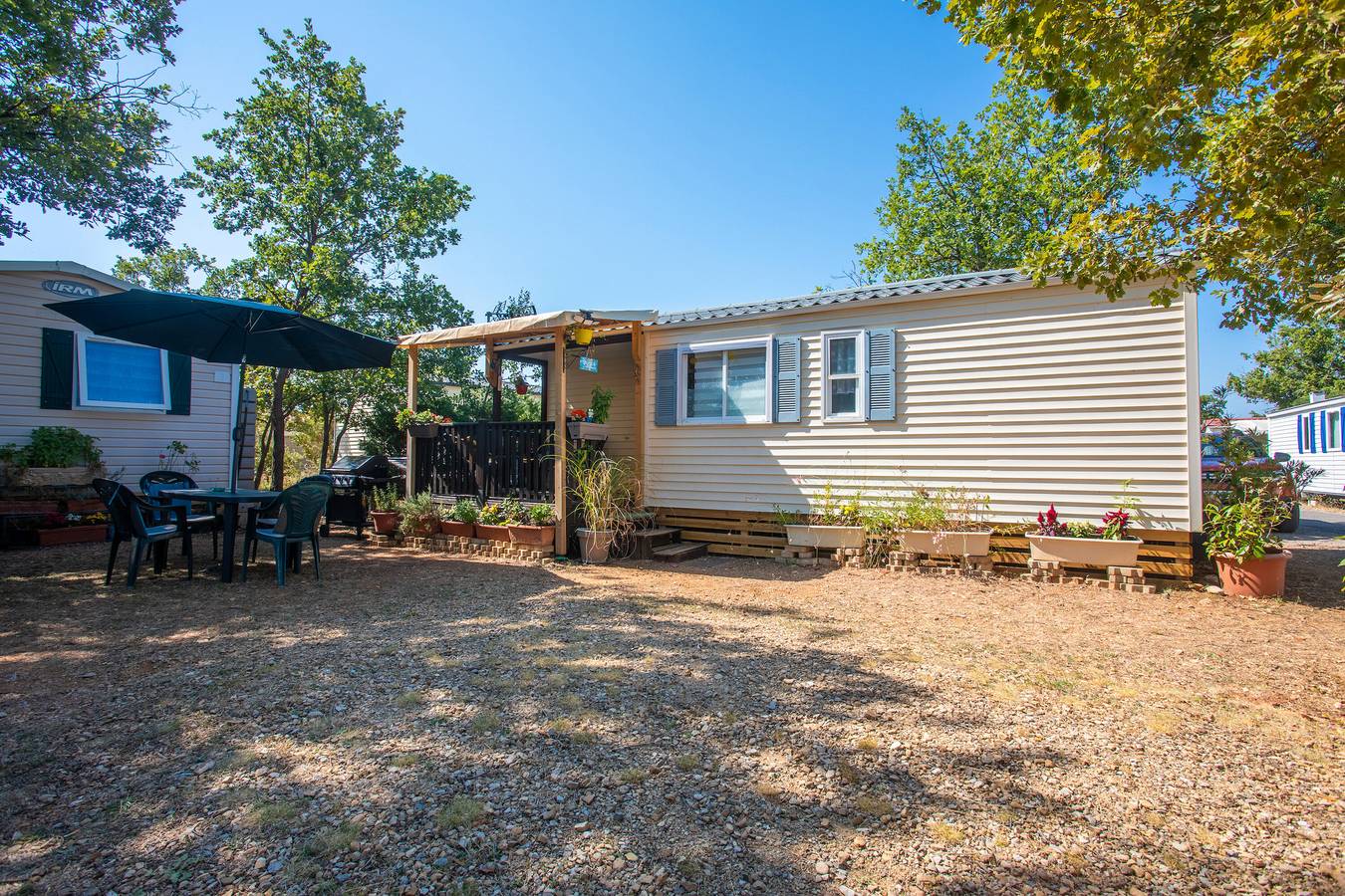Mobil-home 'Salamandre' avec vue sur le lac, piscine partagée et climatisation in Sainte-Croix-du-Verdon, Parc naturel régional du Verdon
