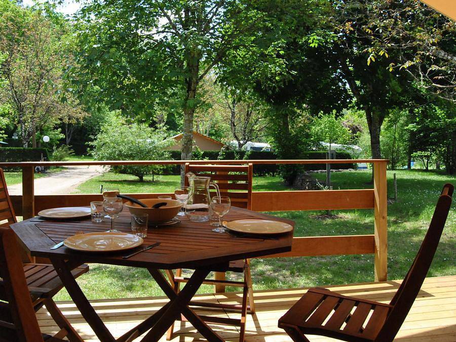 Camping maeva Escapades La Castillonderie - Tente en toile et en bois 4 personnes - Insolite - Tente Lodge 2 chambres - sans sanitaire in Thonac, Périgord Noir
