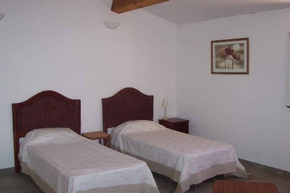 Nadine Luigi---------- in Porto-Vecchio, Arrondissement de Sartène