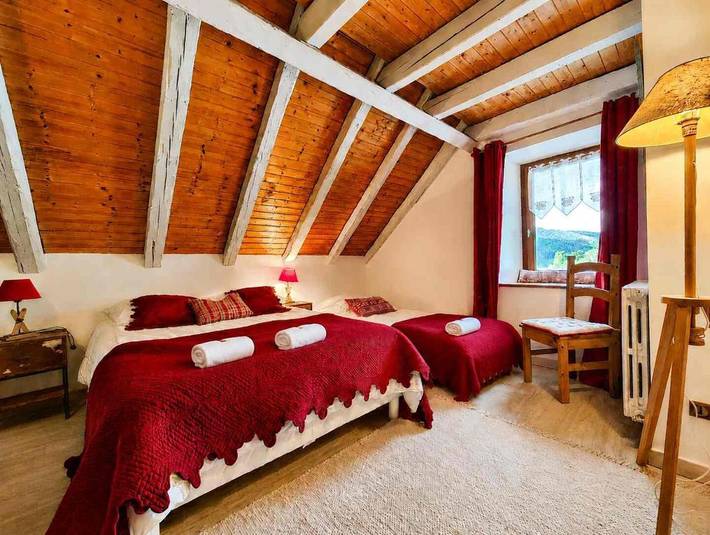 Gîte pour 12 personnes, avec Terrasse ainsi que Jardin et Vue dans Lélex - Crozet - 3