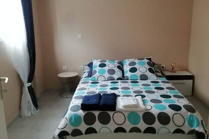 Appartement entier, Appartement à 20mn de la ville a pied, animaux de compagnie acceptés in Bergerac, Périgord Pourpre