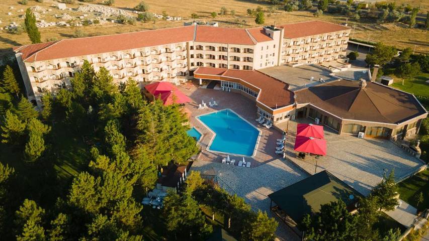 Hotel für 3 Personen, mit Kinderpool und Pool sowie Garten - 1