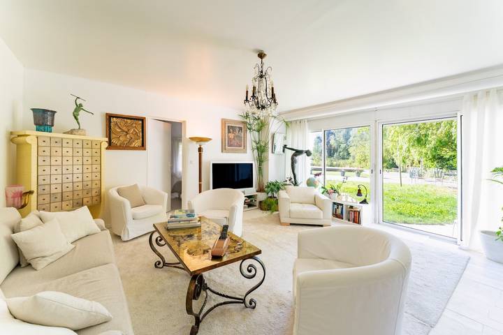Maison de vacances 'En Bord De Sorgue' avec piscine privée, terrasse privée et Wi-Fi in Châteauneuf-de-Gadagne, Vaucluse