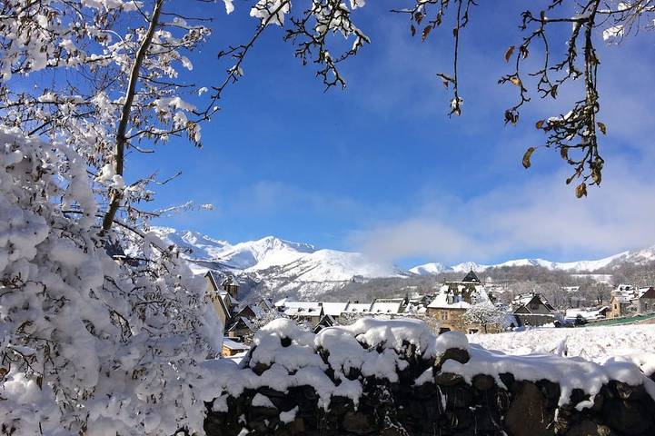 Location de vacances pour 10 personnes, avec jardin à Castillon-de-Larboust