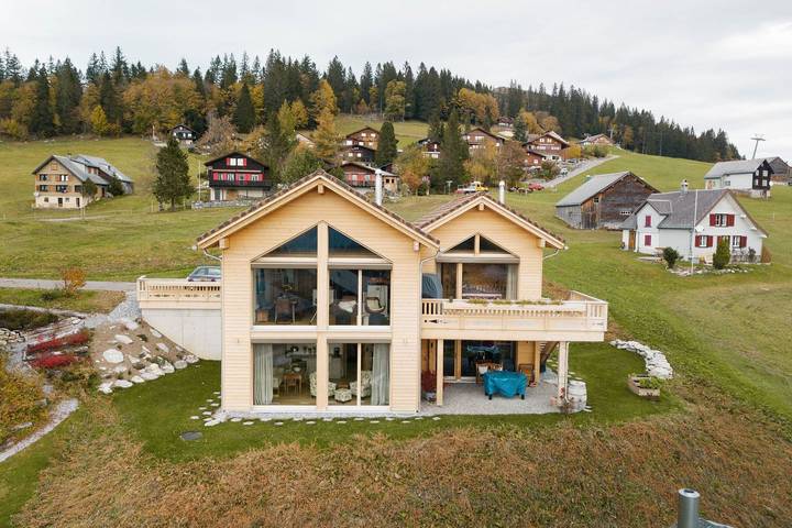 Ferienwohnung für 3 Personen, mit Terrasse und Garten sowie Ausblick in Amden
