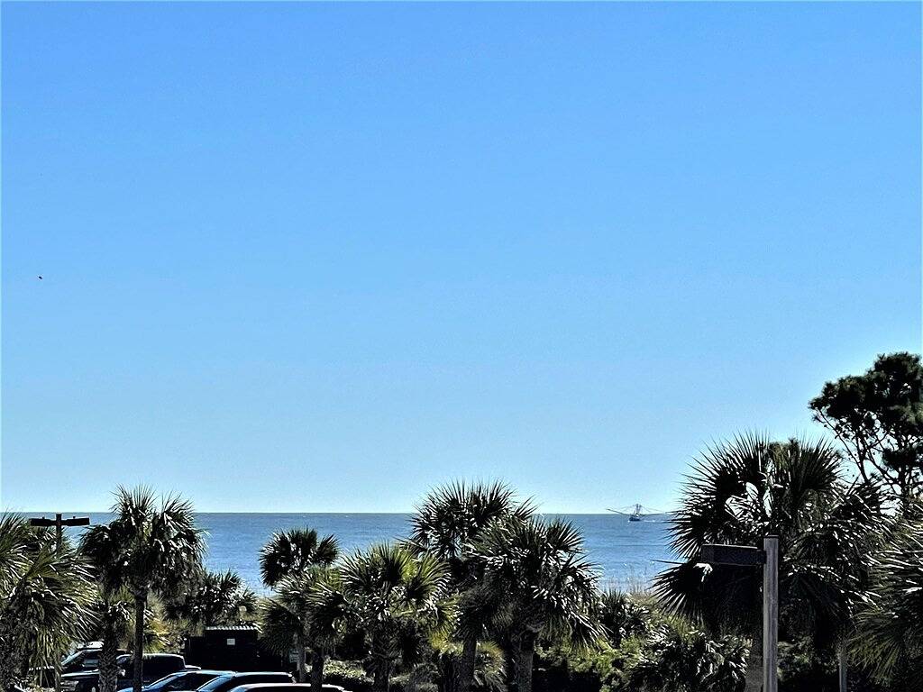 Ganze Wohnung, Hilton Head Beach Villa: Ocean Views, Steps2Sand & Largest Island Pool in Beaufort County