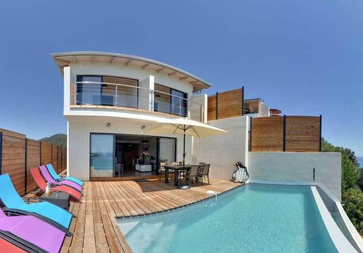 Chalet para 8 personas, con terraza además de piscina y jardín - 1