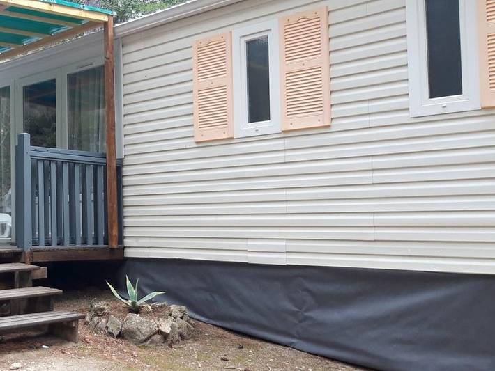 Camping La Source - Mobilheim 4 personen - Gentiane – 4 Personen – 1 Schlafzimmer – mit eigenem Whirlpool im Freien in Sournia, Regionaler Naturpark Corbières-Fenouillèdes