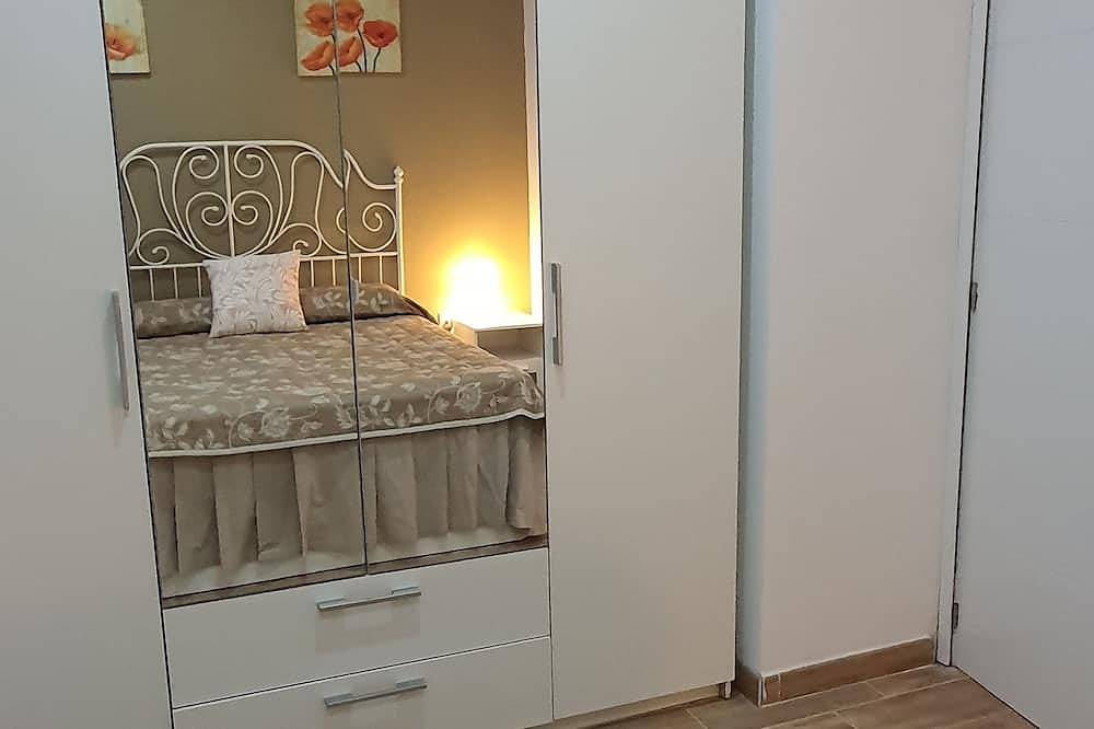 Entire apartment, Parque Santiago 2 With Large Terrace Beach &Comfy in Playa de las Américas, Arona