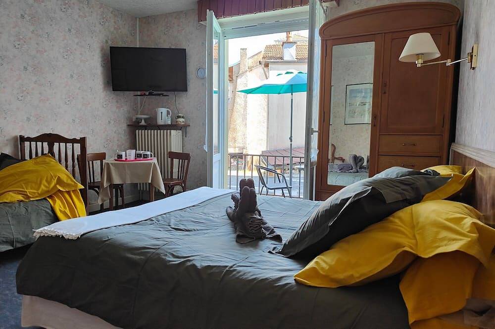 Entire apartment, Room “Domaine du Peuplier” with Shared Terrace, Balcony and Wi-Fi in La Vôge-les-Bains, Épinal region