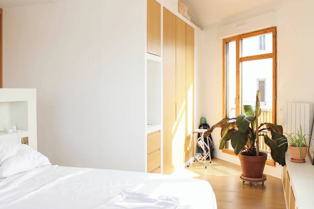 Entire apartment, Designer apartment with large terrace in Montreuil, Seine-Saint-Denis