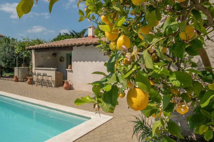 Ferienhaus für 8 Personen, mit Terrasse und Pool sowie Garten, kinderfreundlich - 1