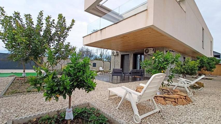 Chalet para 6 personas, con vistas además de jardín y piscina en Vega de Granada - 4