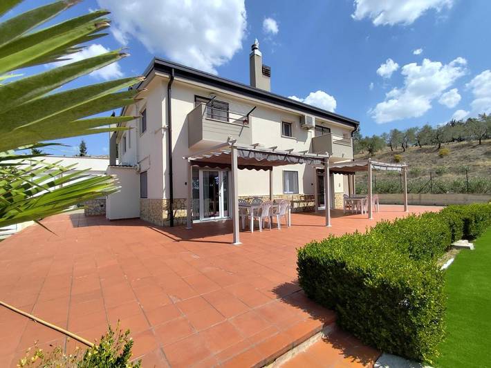 Chambre d’hôte pour 5 personnes, avec jardin et vue ainsi que piscine et vue sur le lac, adapté aux familles à Matera - 4