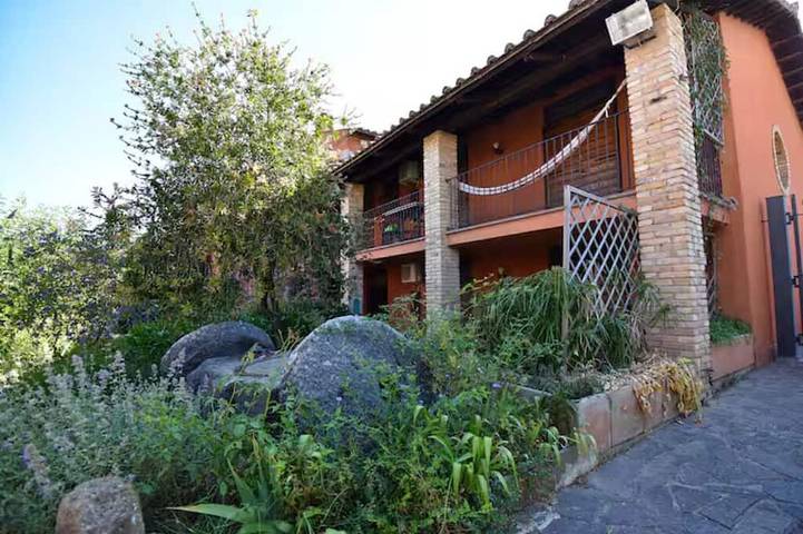 Tower mini suite in historic farmhouse steps from lake beach in Anguillara Sabazia, Braccianosee