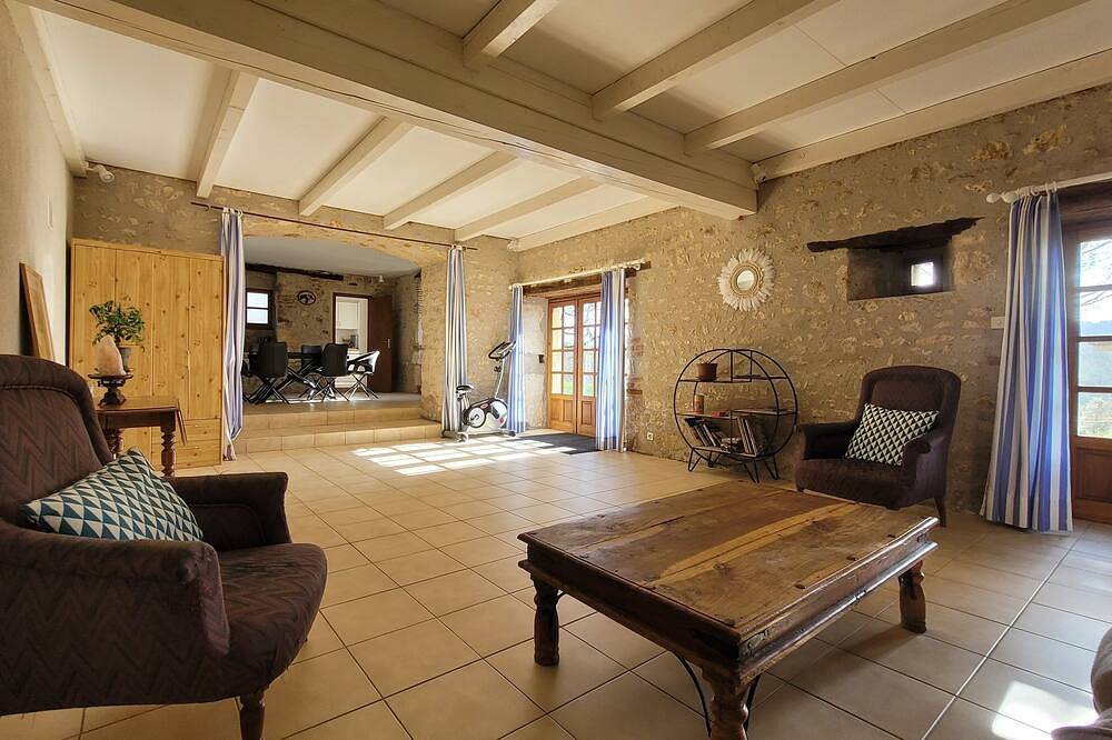 Location de gite et salle de stage pour professionnels du mieux-être in Montayral, Région de Villeneuve-sur-Lot