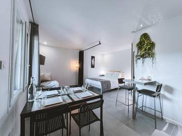 Gîte pour 4 personnes, avec jardin et vue, adapté aux familles à Laveyron