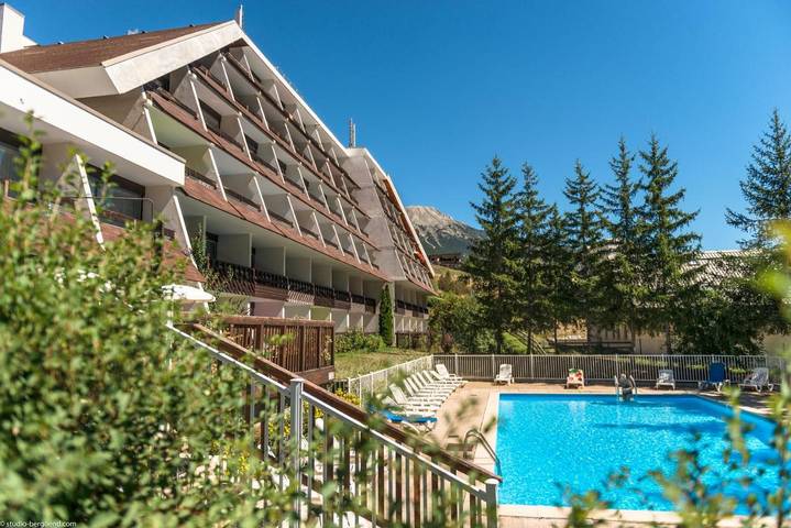 Appart’hôtel pour 4 personnes, avec piscine et balcon, animaux acceptés