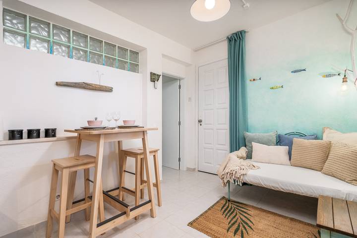 Entire apartment, Studio Sardinha - 1 min walk to beach. in Praia do Burgau, Budens