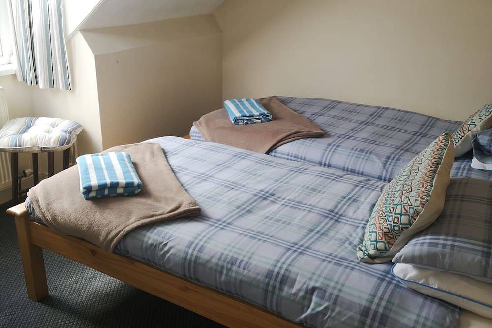 Entire apartment, 2 bedroom maisonette with fabulous Abbey and sea views in Whitby, North York Moors National Park